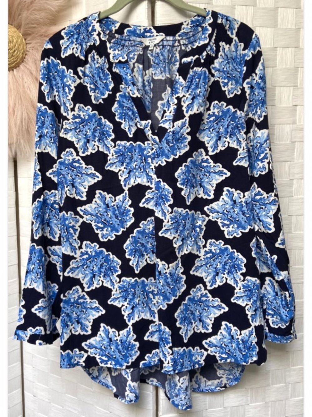 Crown & Ivy Blue White Leaf Leaves Blouse Top Shirt Size XS